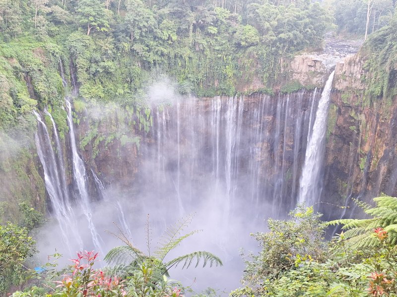 A shared trip from Surabaya to Bromo, Tumpak Sewu, and Ijen crater tour, - ending in Banyuwangi 4D A group trip from Surabaya to Bromo Ijen crater tour includes Tumpak Sewu,- end in Banyuwangi 4D A group or shared trip from Surabaya to Bromo Ijen crater tour includes visiting Tumpak Sewu waterfall tours,- then end in Banyuwangi within 4 days travel  Bromoijencratertour.com