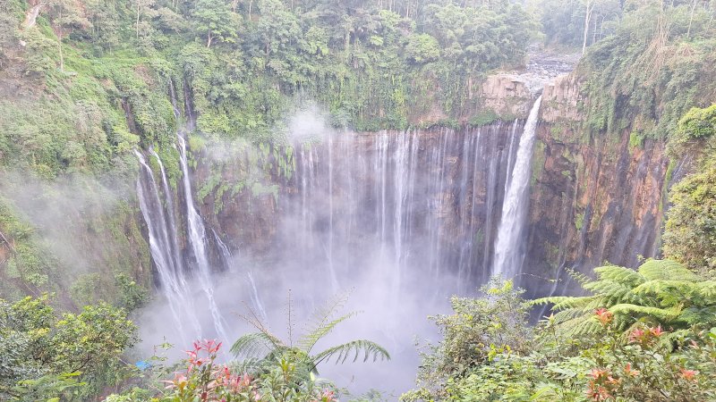 Bali to Ijen crater, Bromo,- and Tumpak Sewu tours,- continue to Borobudur and Prambanan tours 6D Bali to Ijen crater, Bromo, and Tumpak Sewu,- then to Borobudur - Prambanan tours 6D Bali to Ijen crater, Bromo and Tumpak Sewu tour,- then to Borobudur and Prambanan tours for holiday travel package in Java Island within 6 days trip Bromoijencratertour.com
