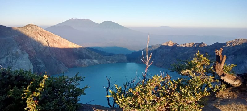 Bali to Bromo Savanna Sunset & Ijen Tour back to Bali 4D Bali trip to Java Island for Mount Bromo Tour, Bromo Savanna Tour, Bromo Sunset Tour & Ijen Tours  Bali trip to Java Island for Mount Bromo tour, Bromo savanna tour, Bromo sunset tour at Mentigen hill & Ijen tour with blue fire Ijen tours then back to Bali  Bromoijencratertour.com