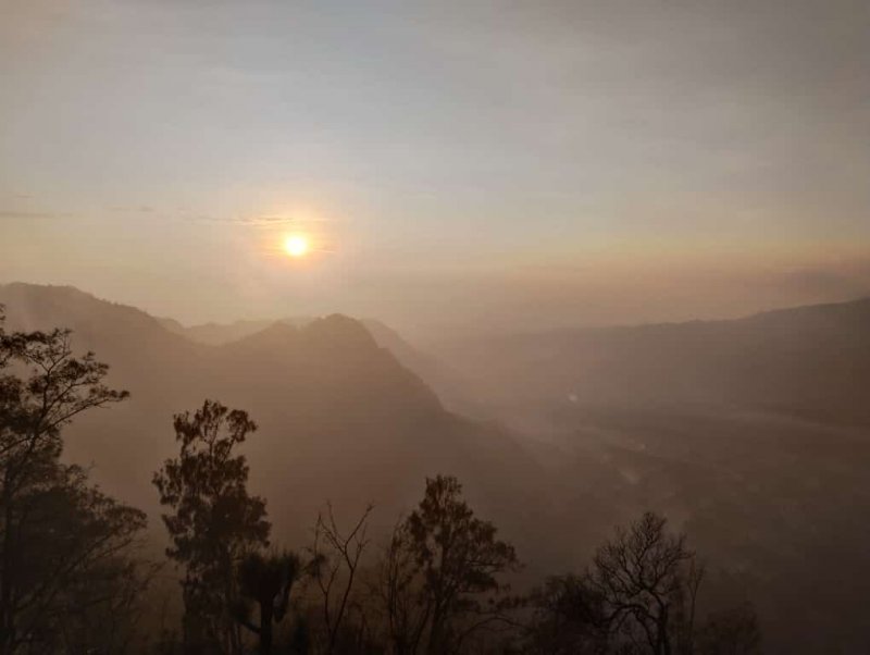 Blue fire Ijen & sunrise Bromo back to Banyuwangi 2D Round way holiday tour package for 2 days from Banyuwangi to Ijen crater and Mt Bromo tour Round way holiday tour package for 2 days from Banyuwangi to a blue fire tours in Ijen crater and continue to do Bromo sunrise tour with affordable tour price Bromoijencratertour.com