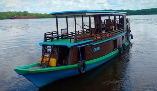 Borneo jungle river cruise, and orangutan houseboat tour Borneo jungle river cruise, and orangutan tour with houseboat in Tanjung Puting National Park - Central Kalimantan, lovely Indonesia! Bromoijencratertour.com