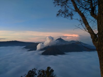 Sunrise view to Borobudur - Prambanan tours and with train train to Bromo tour, end in Malang/ Surabaya 4D Yogyakarta sunrise view to Borobudur - Prambanan tours and with train train to Bromo tour 4D Java tour from Yogyakarta to Punthuk Setumbu hill sunrise, continue to Borobudur and Prambanan tours, then with train to Bromo tour, end in Malang/ Surabaya 4D Bromoijencratertour.com