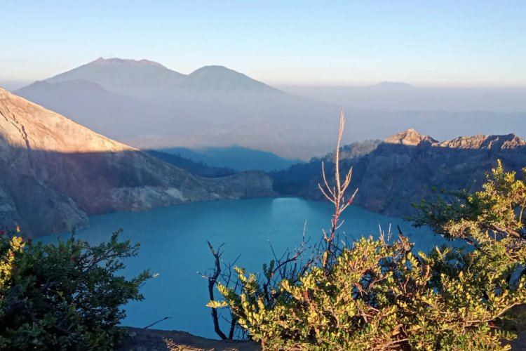Cheap holiday travel price from Bali to Ijen crater to do blue fire tours Ijen - back to Bali 1N1D Cheap holiday travel price from Bali to Ijen crater to do blue fire tours Ijen - back to Bali 1D Cheap price of holiday travel package from Bali to Ijen crater to do blue fire tours Ijen Banyuwangi, East Java - and back to Bali within 1 night 1 day trip Bromoijencratertour.com