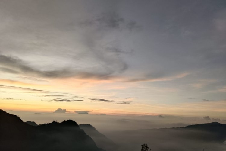 Bromo Ijen crater tour package with cheap price from Surabaya or Malang,- end in Banyuwangi 3D2N Bromo Ijen crater tour with cheap package price from Surabaya/ Malang,- end in Banyuwangi 3D A cheap price for Bromo Ijen crater tour package from Surabaya or Malang,- and end in Banyuwangi for 3 days - 2 nights holiday travel in East Java - Indonesia Bromoijencratertour.com