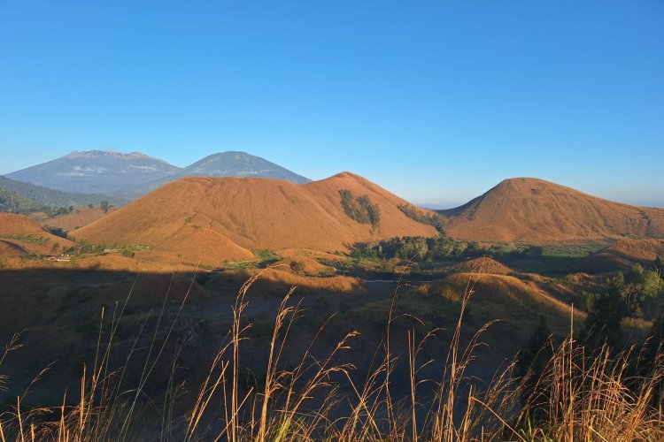 Cheap travel package price for Bromo Ijen crater tour via Tumpak Sewu waterfall from Malang or Surabaya 5D  5D cheap trip package price for Bromo Ijen crater tour via Tumpak Sewu waterfall from Malang/ Surabaya  5D cheap trip price for Bromo Ijen crater tour via Tumpak Sewu waterfall and Kalibaru plantation tours from Malang/ Surabaya - back to Surabaya - #All Includes Bromoijencratertour.com