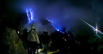 Group trip package from Bali to Bromo,- Ijen crater tour ~ Round way 3D Depart from Bali to Bromo, Ijen crater tour package by shared trip - return in 3D2N travel  3 days 2 night shared travel package depart from Bali to Bromo, Ijen crater tour- return, I Price All Includes - 1 traveler can join Bromoijencratertour.com