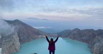 Ijen crater and Bromo tour from Bali,- continues to Merapi sunrise view tours 4D Ijen crater and Bromo tour from Bali,- continues to Merapi sunrise view tours 4D Ijen crater with a blue fire tours and Bromo tour from Bali,- continues to Merapi sunrise view tours combines with Yogyakarta culture tours of Central Java 4D Bromoijencratertour.com