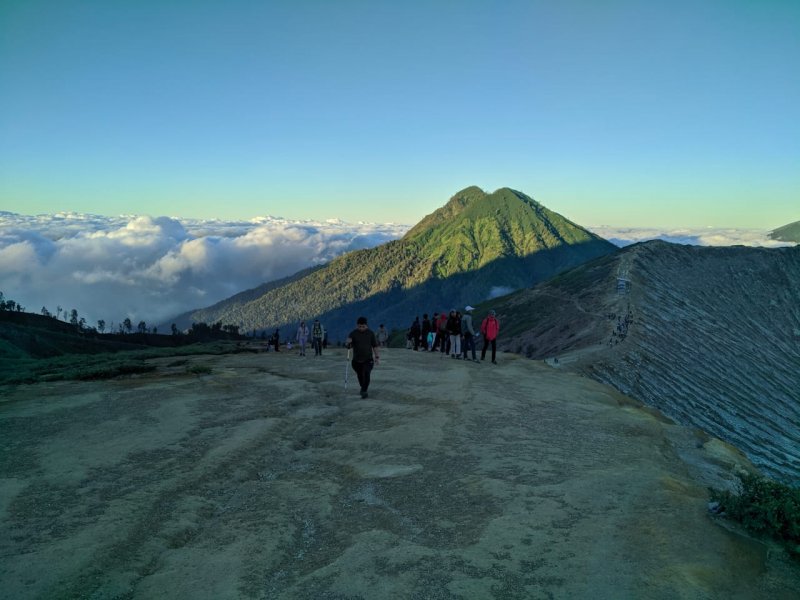 Ijen crater tour Banyuwangi from South Bali in 1 night 1 day trip,- return Ijen crater tour Banyuwangi from South Bali in 1 night 1 day trip,- return Night trip from south Bali to Ijen crater for mount hiking activities and blue fire tours in 1 nights - 1 day holiday travel from Bali to Banyuwangi, East Java  Bromoijencratertour.com
