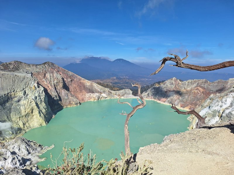 Roundway holiday trip from Pemuteran to Ijen crater tour with hike activity and blue fire  tours 1D Pemuteran to Ijen crater tour with hike activity and blue fire  tours 1D Roundway holiday trip from Pemuteran to Ijen crater tour with hike activity and blue fire tours within 1 night 1 day travel package Bromoijencratertour.com