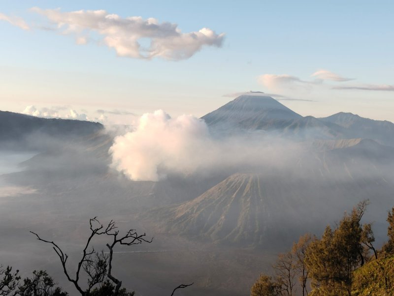 Surabaya Bromo Sunrise & Savannah Tours Surabaya 2D Malang or Surabaya to Bromo for Bromo Sunrise tours & Bromo Savannah tours then back to Surabaya or  Drive from Malang or Surabaya to Bromo for Bromo Sunrise tours & Bromo Savannah tours to get best holiday Bromo then drive back to Surabaya or Malang  Bromoijencratertour.com