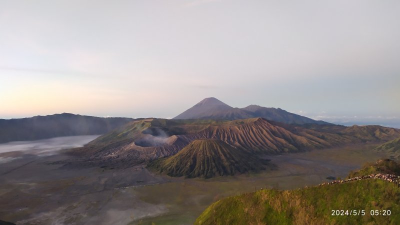 Malang or Surabaya to Ijen crater, Mt. Bromo, Borobudur, Prambanan and Jomblang cave tours 5D Malang or Surabaya to Ijen crater, Mt. Bromo, Borobudur, Prambanan and Jomblang cave tours 5D Java overland trip from Malang or Surabaya to Ijen crater, Mt. Bromo, Borobudur, Prambanan and Jomblang cave tours within 5 days 4 nights holiday travel package Bromoijencratertour.com