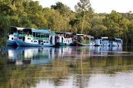 Optional trip/ extra tour activities of Borneo Orangutan tour Optional trip/ extra tour activities of Borneo Orangutan tour Bromoijencratertour.com